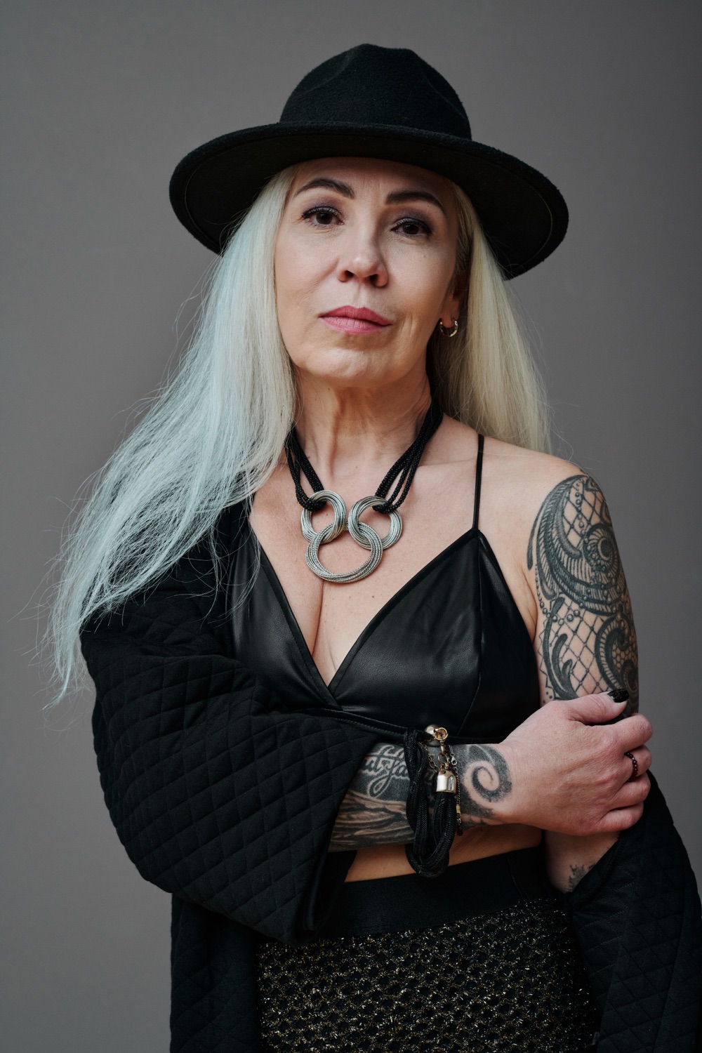 Kobieta w czarnym kapeluszu, tarot